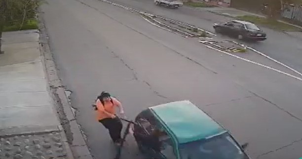 Detienen a dos sujetos por el robo de un scooter y bicicletas en movimiento