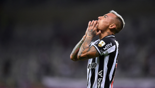 Eduardo Vargas sufre esguince de rodilla durante el entrenamiento del Atlético Mineiro