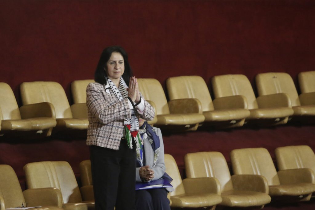 Embajadora de Palestina en Chile acusa a Israel de cometer “crímenes de guerra” y de utilizar fósforo blanco
