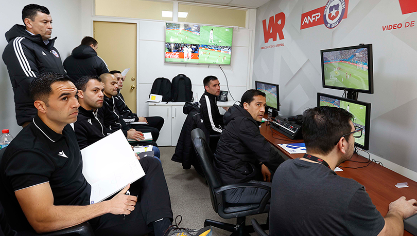 Presencia chilena en el VAR: Conmebol confirma árbitros para final de la Libertadores