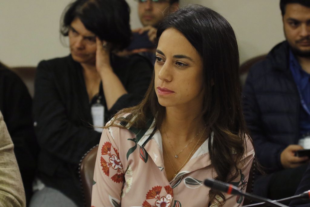 Senadora Núñez: “El desastre de Sinovac y la política del experimento. Así llamo al capítulo de hoy”
