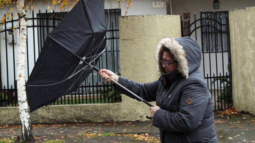 Meteorología emite aviso por viento “normal a moderado” para cinco regiones: Metropolitana entre las afectadas
