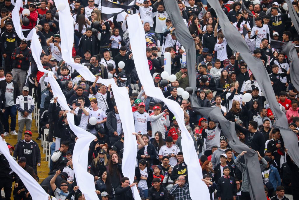 ¿Riesgo de suspensión? Informe de Felipe González complica a Colo-Colo por comportamiento de su barra