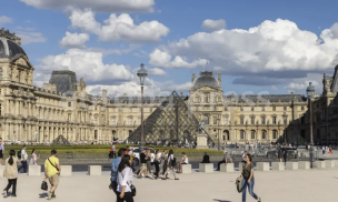 Evacúan el Museo del Louvre y el Palacio de Versalles por amenazas de bombas