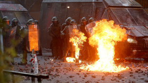 Detenido durante el estallido social es condenado a 7 años de cárcel por lanzar molotov contra furgón policial