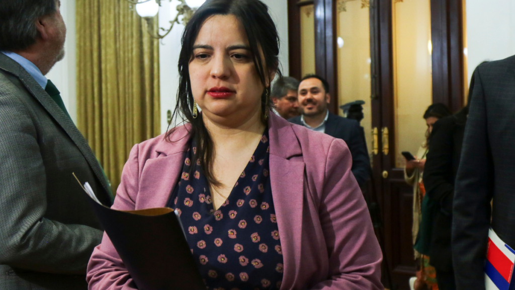 Dipres defiende recorte a regiones y promete transparencia ante críticas de gobernadores