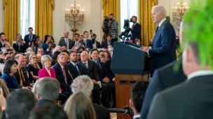 Joe Biden y Bin Salmán piden la liberación 