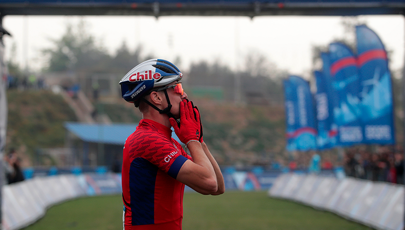 ¡Primera medalla para Chile! Martín Vidaurre se queda con la plata en el mountainbike de Santiago 2023