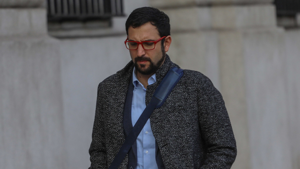 Contralor oficiará a La Moneda para que Miguel Crispi explique “por qué razón estaría exceptuado” del control de la Comisión