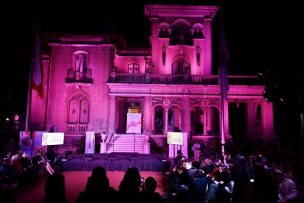 Palacio Falabella de Providencia fue iluminado de rosa para dar inicio al Mes de la Concientización del Cáncer de Mamas