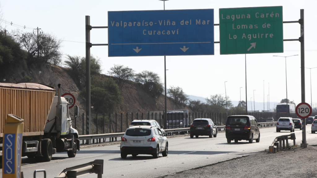 Fatal choque en la Ruta 68 mantiene tránsito cortado: Al menos un muerto tras colisión entre bus y camiones