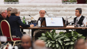 Sínodo de la Iglesia: El papel de la mujer, los abusos, los migrantes y aplausos para Ucrania, entre los primeros temas