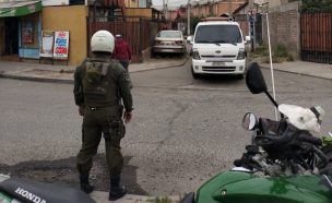 Carabineros detuvo a tres sujetos tras circular en auto robado y con arma de fuego