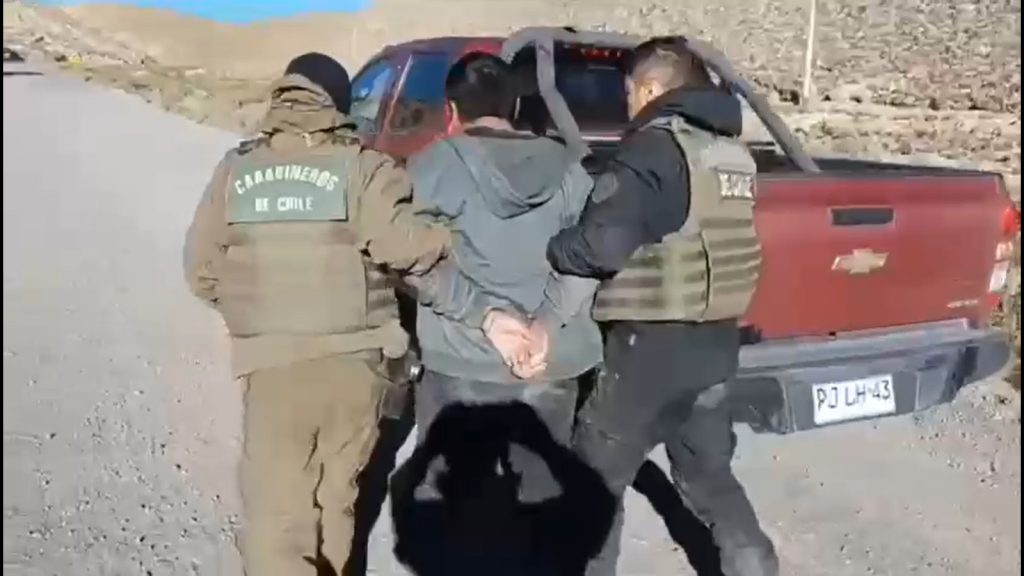 Tik-Tok lo delató: Carabineros detuvo a “Jordan SH”, el “chutero” que sacaba autos robados de Chile a Bolivia