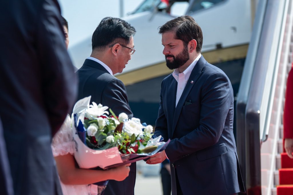 Presidente Boric arribó a China para “expandir el intercambio comercial” con foco en innovación, ciencia y cultura