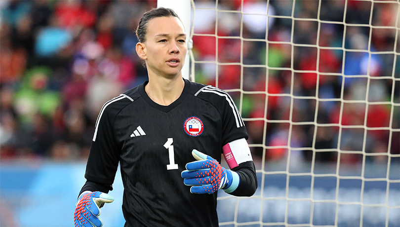 Chile gestiona inscripción de una nueva portera para la recta final del fútbol femenino en Santiago 2023