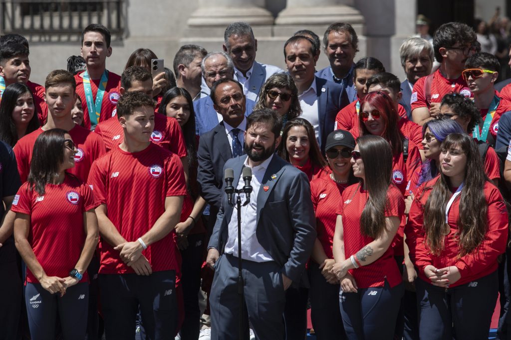 Presidente Boric tras recibir al Team Chile en La Moneda: “Ustedes lograron algo que a los que estamos en política nos cuesta mucho”