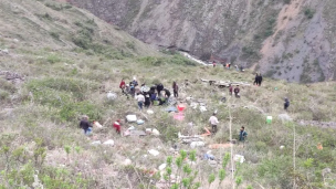 20 muertos en Perú tras caer un autobús por un desnivel de 300 metros