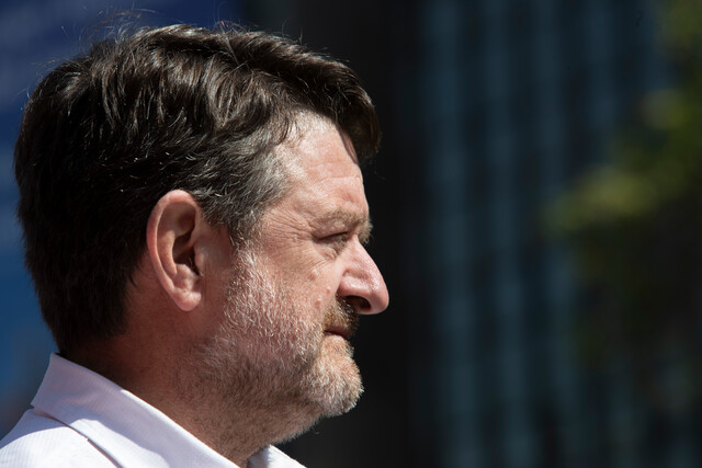Orrego llama a evaluar un Estado de Excepción en Santiago tras ataque con granada a carabinera