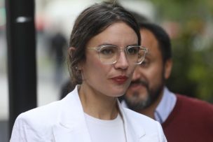 Camila Vallejo responde a RN que pidió 12 mil expulsiones: 