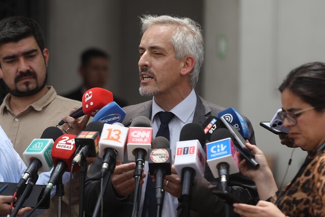 Migraciones precisa lo que dijo Tohá sobre frustrado vuelo de expulsados: “No hay una negativa del gobierno venezolano”