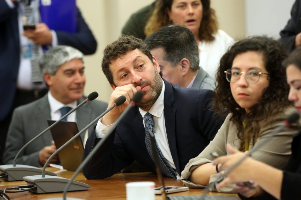 Caso Convenios: UDI acusa “negligencia inexcusable” de Miguel Crispi tras enterarse nueve días antes