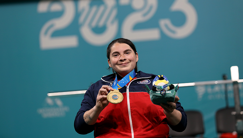 Camila Campos consigue oro y récord parapanamericano en el para powerlifting de Santiago 2023