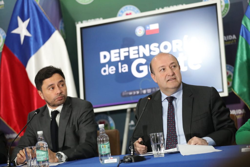 Alcalde Carter presenta al exfiscal Manuel Guerra como nuevo Defensor de la Gente de La Florida