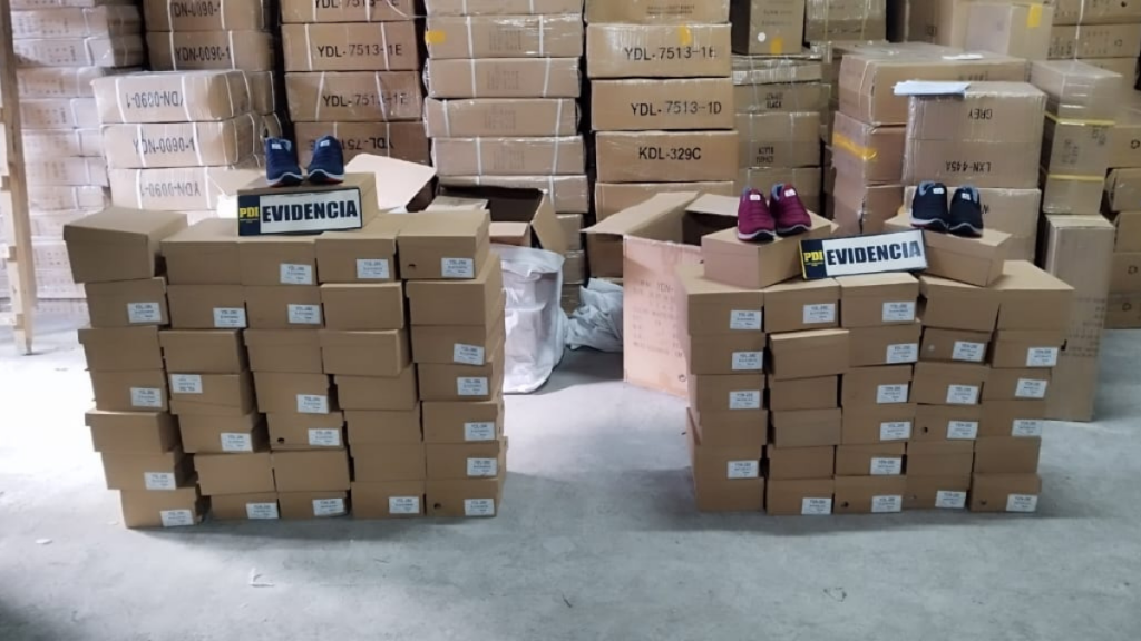 Iquique: PDI incauta casi 70 pares de zapatillas desde un galpón al interior de la Zofri