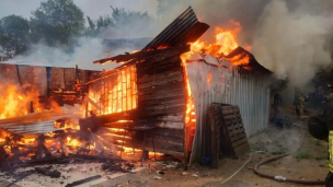 Al menos 14 personas fallecidas deja un voraz incendio en Coronel: Hay menores de edad entre las víctimas fatales