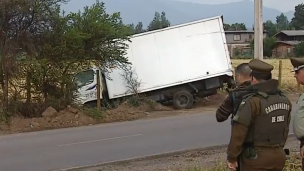 Hombre es hallado muerto al interior de un camión en Lampa: Víctima fue baleada y tenía tobillera electrónica