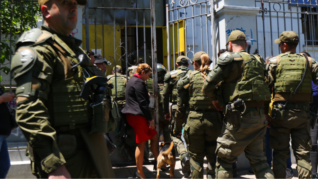 DEM de Santiago y disturbios en Liceo de Aplicación: “Se encontraron al menos 7 personas totalmente ajenas al estudiantado”