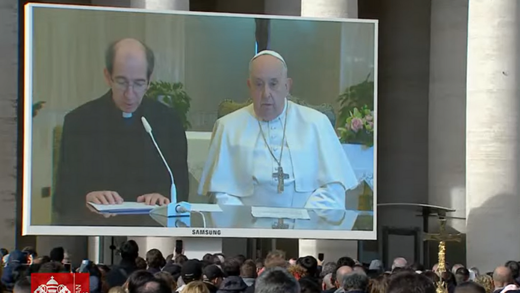 Papa Francisco anuncia que padece “una inflamación pulmonar” y reza el Ángelus desde su residencia