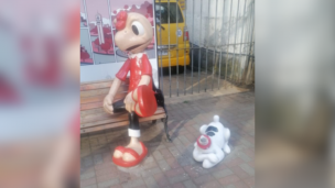 Vandalizan la figura del perro 