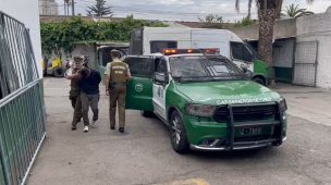 Carabineros detuvo a sujeto por robo en salida de banco en Santiago Centro