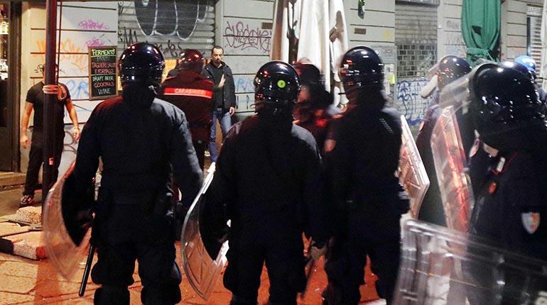 ¡Terrible! Enfrentamientos entre hinchas del Milan y el PSG termina con un hombre apuñalado