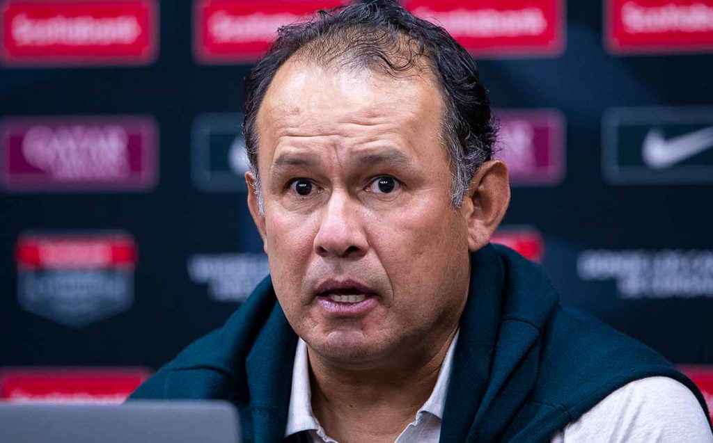 En Perú están negociando la salida del técnico Juan Reynoso