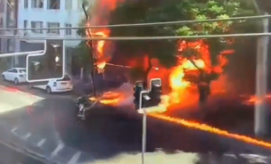 Bomberos combate gran incendio en Quinta Normal