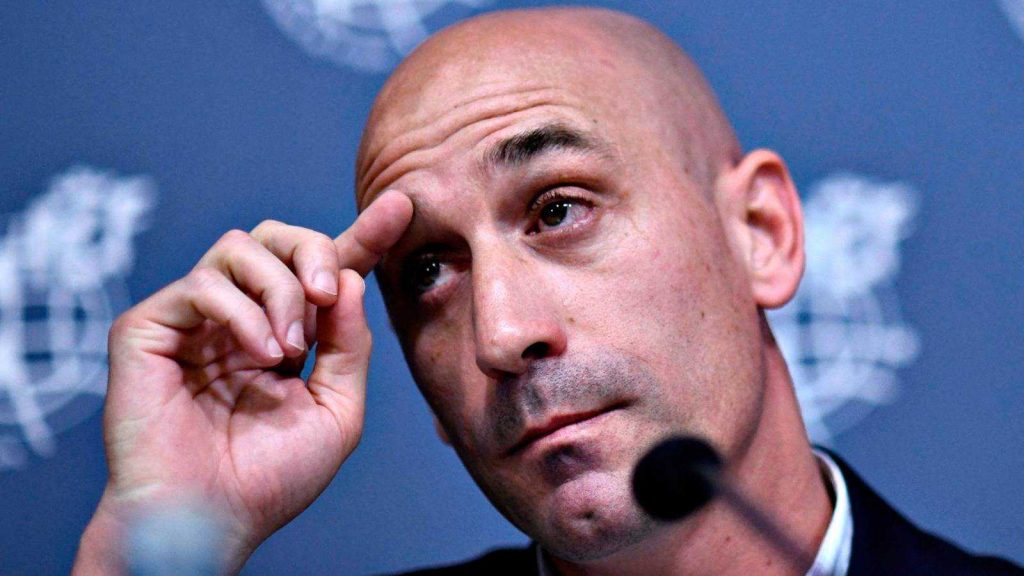 Contra las cuerdas: informe detalla otro beso forzoso de Rubiales a una jugadora en el Mundial femenino