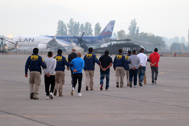 Chile concreta la expulsión de 15 personas con destino a Bolivia y República Dominicana