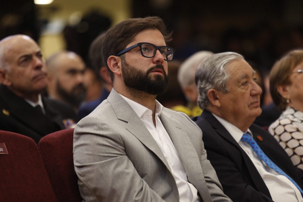 Desaprobación al Presidente Boric sube a 64%, según Cadem: principal motivo es la delincuencia y el narcotráfico