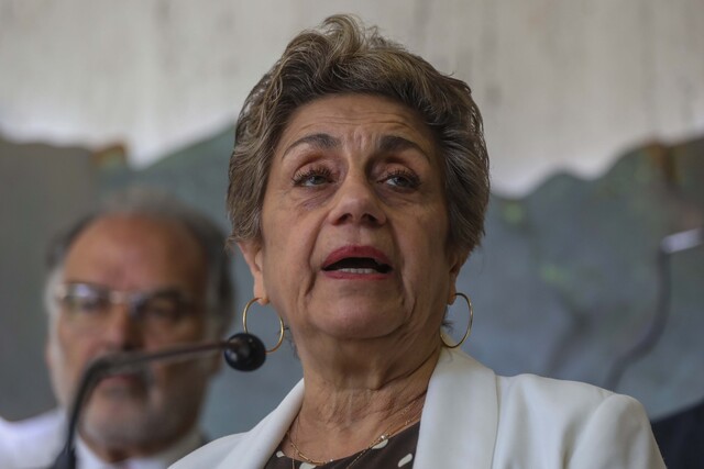 Ministra del MOP por el incendio en el cerro San Cristóbal: “Están las cuadrillas tratando de terminar con esto, ha sido bien complicado”