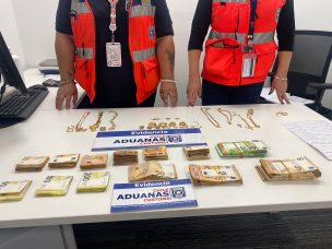 Prisión preventiva para mujer por contrabando de dinero detectado en el Aeropuerto de Santiago