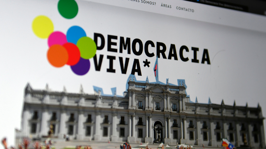 Exseremi Contreras pide declarar ante Fiscalía para entregar detalles del caso Democracia Viva: Denuncias apuntarían a Crispi