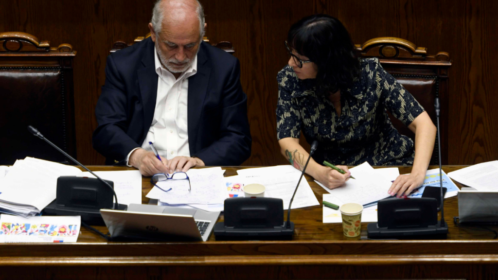 Exsubsecretaria Rojas declara ante Fiscalía por Caso Convenios y dijo que entregó informe a Montes antes que “saliera en la prensa”