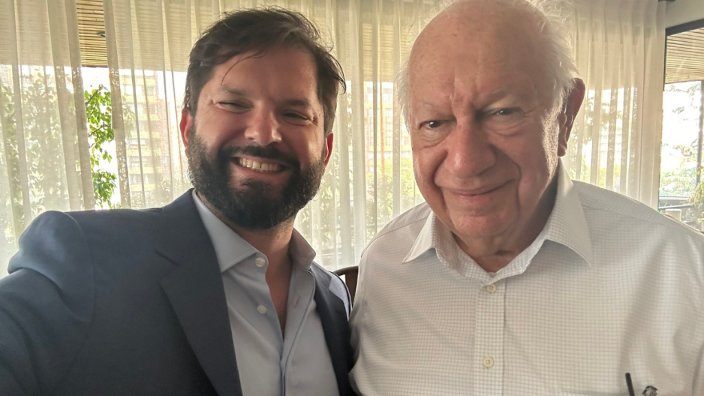 Presidente Boric visita a Ricardo Lagos “para conversar del Chile largo y su futuro”