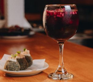 ¿Fanático de la sangría? Prepara este clásico español y refresca tu fin de semana