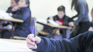 Expertos y parlamentarios ven con preocupación resultados del Informe PISA 2022: “Hay que repensar el sistema educacional”