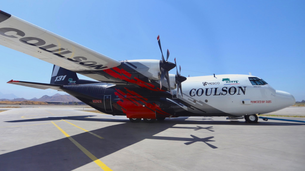 Boric visita al avión tanquero “Fireliner” para combatir incendios forestales en Valparaíso