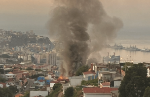 Incendio destruye cinco viviendas en el Cerro Mariposa de Valparaíso